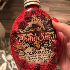 Bombshell tanning lotion